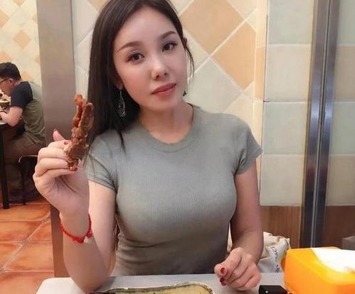 抖音小厨娘美食记微密圈付费资源，迷人外表与性感身材交相辉映-1