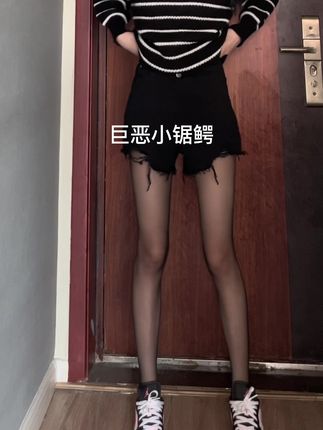 巨恶小锯鳄微密甜妹#纯情女高，网红风格独特的甜美演绎