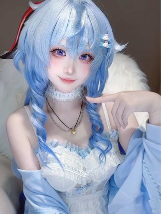 Nyako 喵子 cosplay 初音白兔网袜少女，特别礼物般的可爱