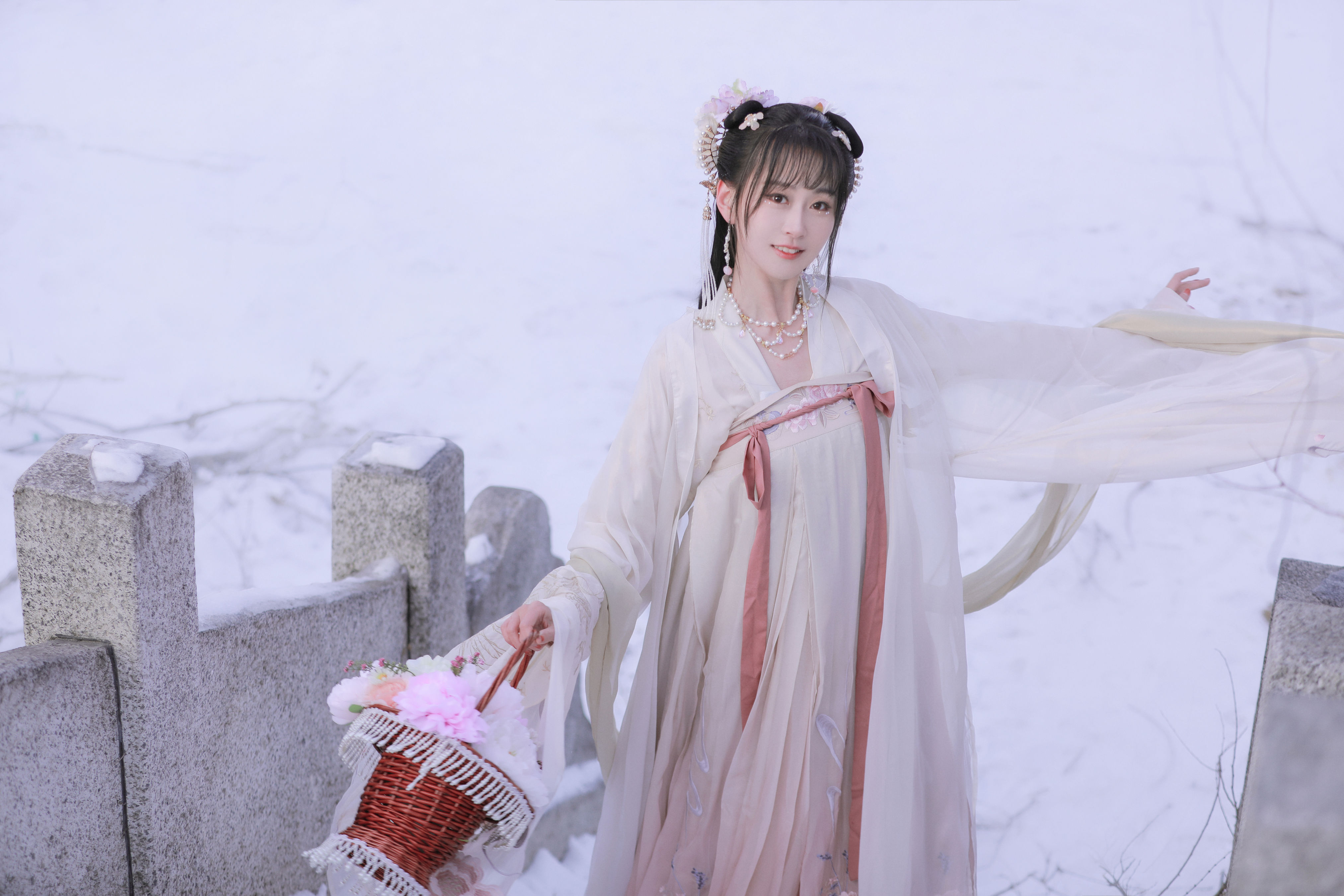 比翼 古风 汉服 少女 冬天 雪景