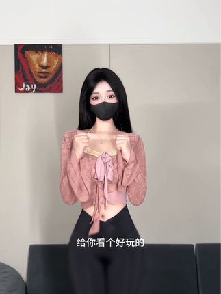 阿尔卑香小狗子微博与抖音的差异，她的反差魅力揭秘