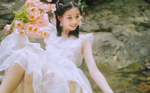 溪流少女小清新 小溪流水 山林 少女 花 – YiTuYu艺图语