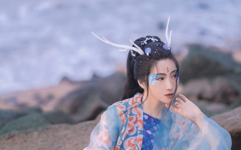 何佳《龙女》 – YiTuYu艺图语