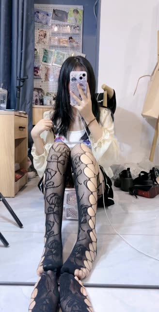 晚苏susu的内购无水印灰色瑜伽服，展现完美身材