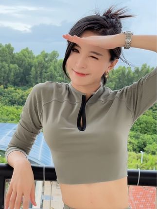 李嘉欣97身高体重揭秘，完美比例背后的健康秘诀