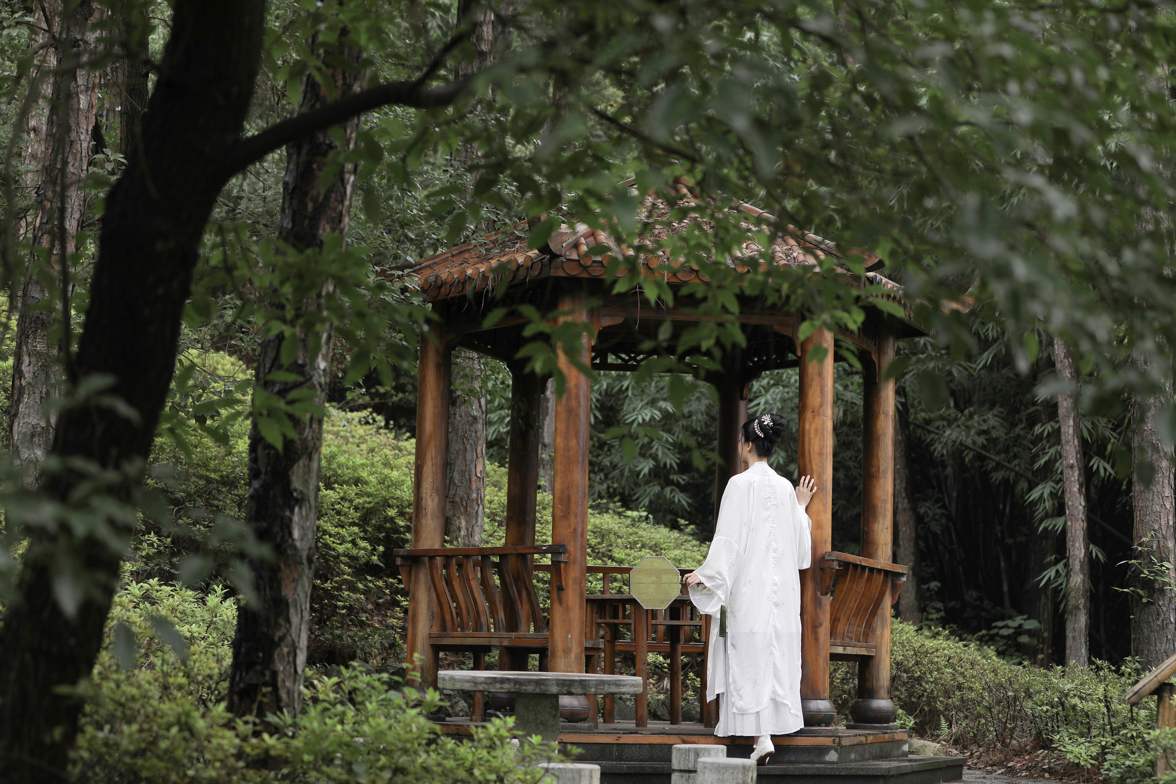 [YiTuYu艺图语] 芝芝琪《剪一片云绿》 好看的4K高清无水印纯欲妹子意境唯美写真完整版图集