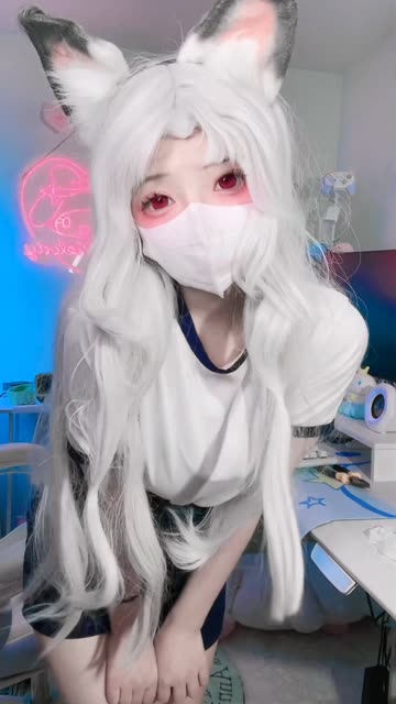 G44不会受伤cosplay镜月手办娇小可爱的二次元尤物，[蔚蓝档案]G44不会受伤cos飞鸟马时性感与可爱的魅力共舞