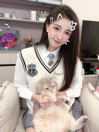 李嘉欣97的个人资料与成长经历，从青涩少女到网红女神的蜕变