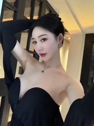 不爱笑的赛琳奶牛女仆写真，微密圈的独特魅力