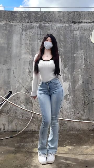 晚苏susu的内购无水印灰色瑜伽服，展现完美身材