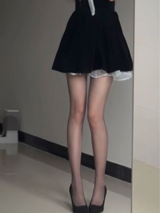 巨恶小锯鳄微密甜妹#纯情女高，网红风格独特的甜美演绎